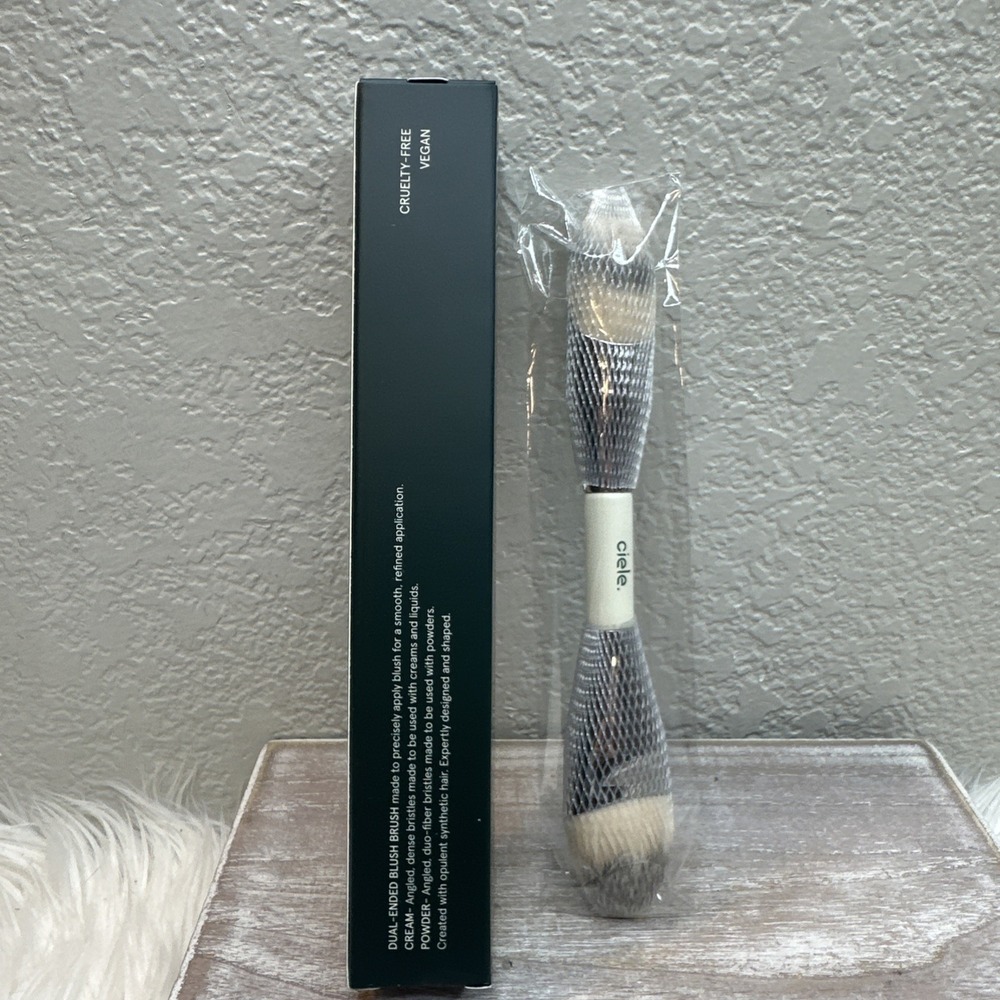 $17 🌙 Ciele Dual-Ended Blush Brush Cruelty-Free Vegan Synthetic SEALED - Picture 2 of 3